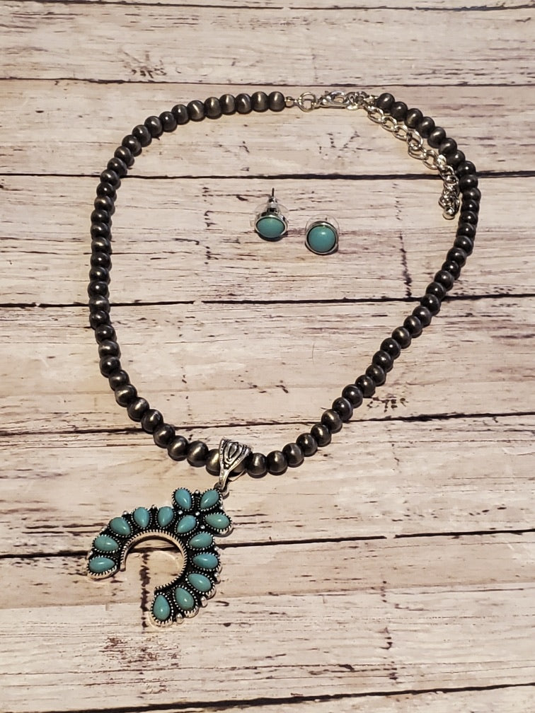 Horseshoe Blossom Necklace Set